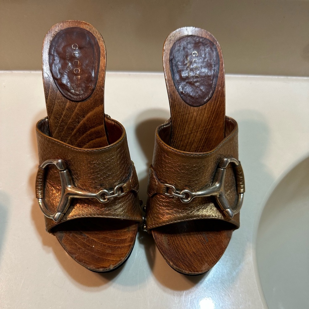 Gucci heels size 5 !!!